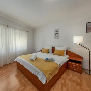 Tia Apartman